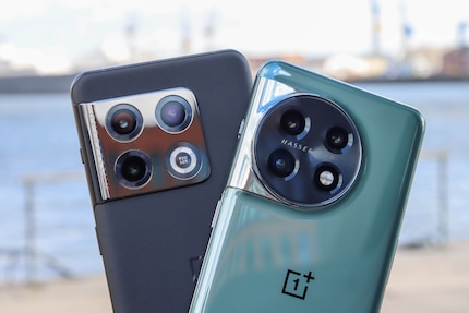 Optisch unterscheiden sich das OnePlus 10 Pro (links) und das OnePlus 11 zwar, aber bei der Ausstattung tut sich zu wenig.