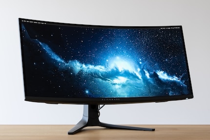 The Alienware screen keeps its design simple. I like that.