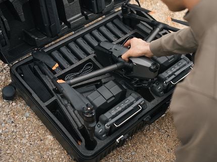 Passt nicht in einen Rucksack: Die DJI Inspire kommt mit einem massgeschneiderten Koffer.