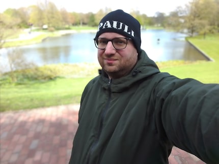 Very wide-angle for a portrait.