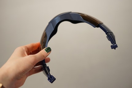 The visor is light.