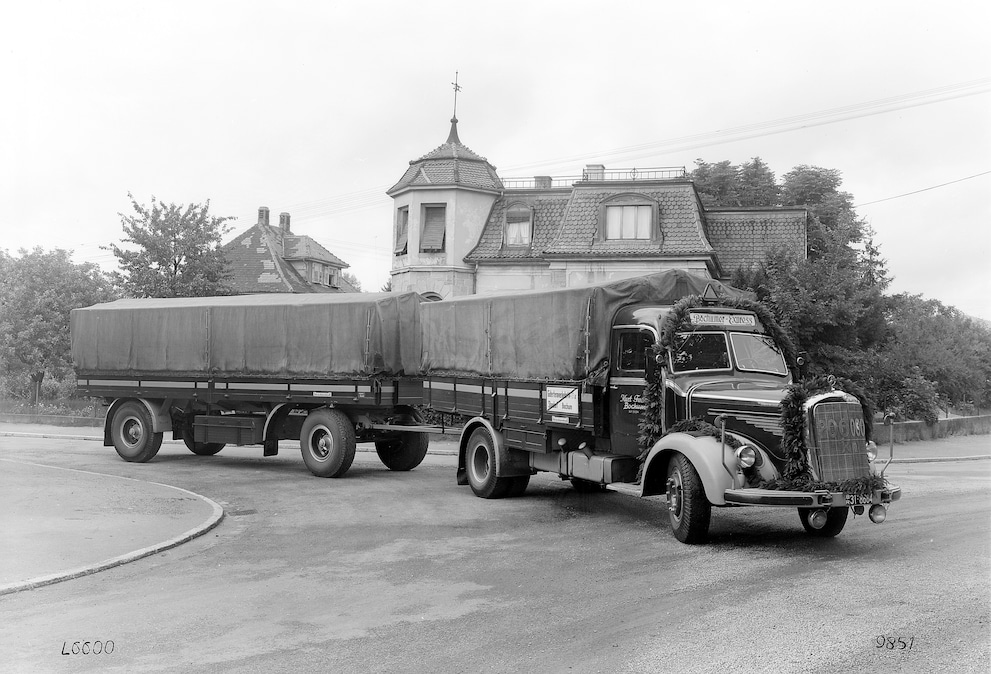 The L 6600, long nose and all, was a popular truck model in Germany after the war.