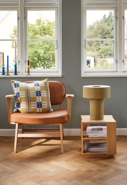 Dimensionen: 58 x 80 x 79 cm, Sitzhöhe: 45 cm | Material: Polyester, Eichenholz