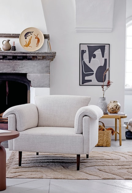 Dimensionen: 107 x 90 x 80 cm, Sitzhöhe: 43 cm | Material: Polyester, Eichenholz, Sperrholz