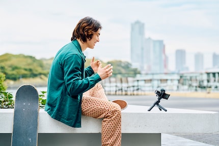 This is the target group of the Sony ZV-1 II: vlogging beginners who want more options and control than a smartphone would offer.