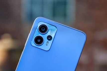 There are three lenses, but only the main camera is good.