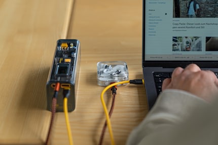Mit der Storm 2 lade ich vom Kopfhörer bis zum Laptop alles – bis drei Geräte gleichzeitig.