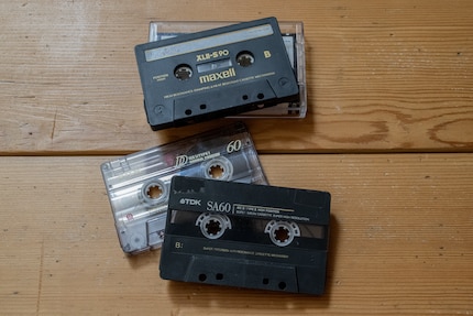 Depending on the cassette, you can listen to 60 to 90 minutes of music before everything starts from the top.