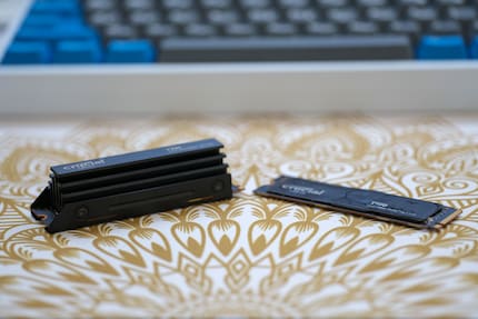 The T700 Pro is available with or without a heat sink. It’s enormous and had me wondering before the test how much cooling PCIe 5.0 SSDs need.