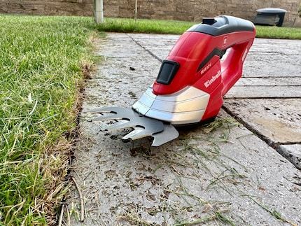 Eine saubere Abschlusskante zwischen Rasen und Sitzplatz erfreut des Spiessers Herz.