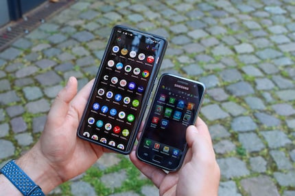 The Pixel 7 Pro is huge in comparison.