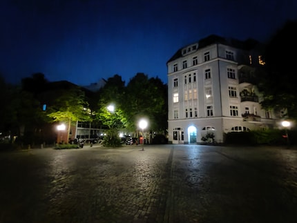 Ultraweitwinkelkamera mit Nachtmodus.