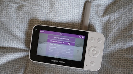 Nice to have – meine Tochter liebt’s: die Möglichkeit, Einschlafmusik und beruhigende Klänge abspielen zu lassen.