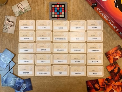 The playing field consists of a 25-square matrix.