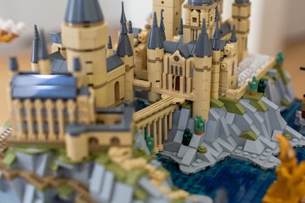 Die Sicht auf das Viadukt und den Eingang in die Bibliothek von Hogwarts.