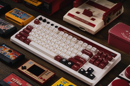 Rot statt Grau: das Famicon-Design