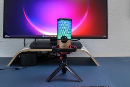 In photos the RGB lighting looks fancy, but in front of my face it annoys me.