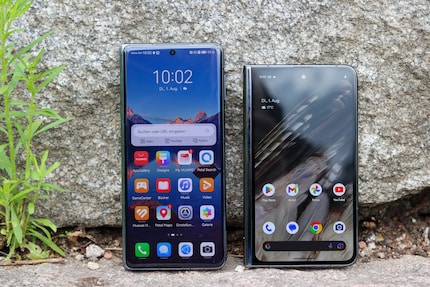 The Mate X3 (left) is longer in comparison.
