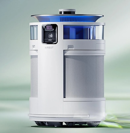 Not a topic for us: the mobile air purifier Airbot Z2, which is reminiscent of R2D2.