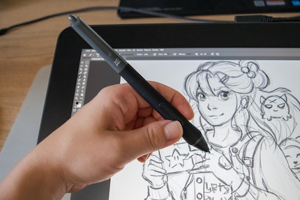 Der Stift ist ziemlich breit, liegt aber gut in der Hand.
