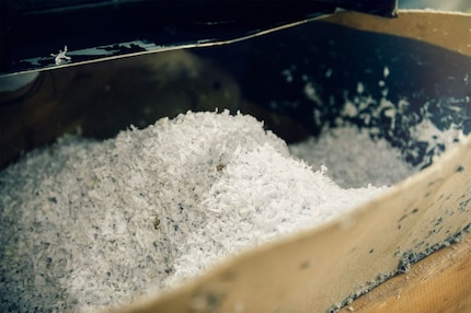 … entsteht die geschredderte Circulose-Basis.
