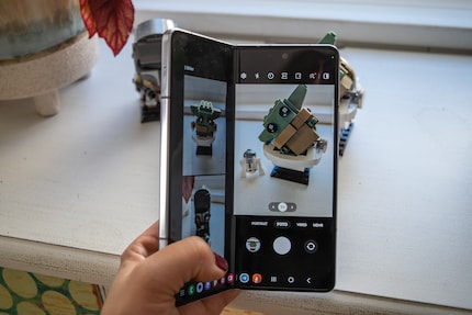 The camera app is equipped for folding.