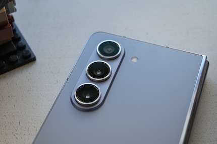 The camera arrangement is simple.