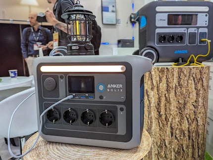 Anker Solix C1000 mit LED-Leuchtleiste.