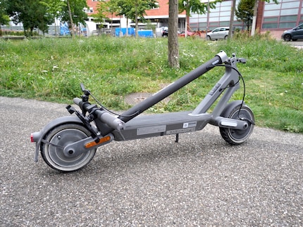 Der Xiaomi 4 Ultra kann schnell und einfach zusammengeklappt werden. Du musst dann aber 25 Kilogramm tragen.