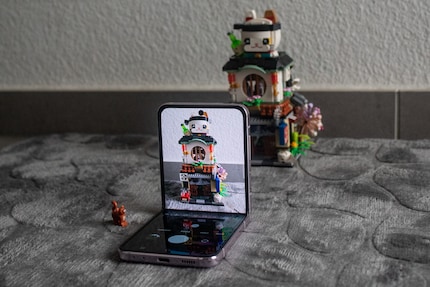 Das Flip 5 lässt sich für Fotos einfach hinstellen.