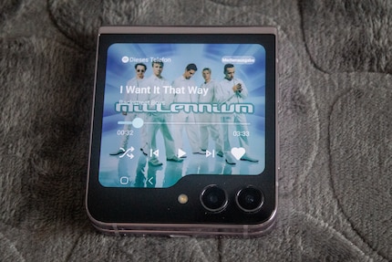 Mit den Backstreet Boys und einem Klapphandy fühle ich mich fast wie in den 2000ern.
