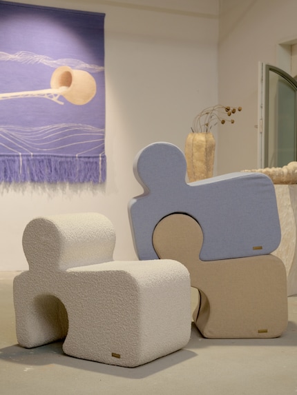 Zum Sitzen, Liegen oder Spielen: Das Hocker-Set «Konky» von Studio Donna