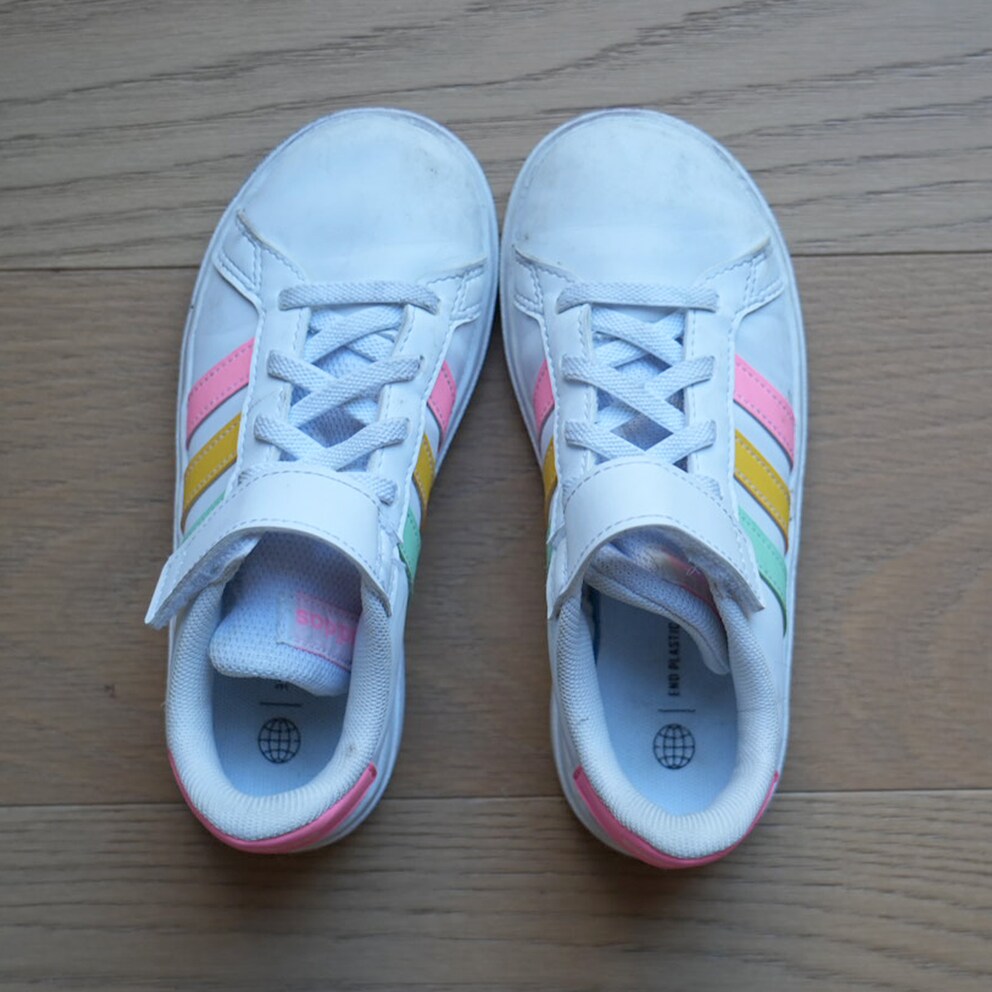 A hint of a kiss: that’s what shoes do.