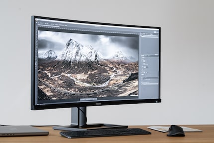 I really like the Philips’ design. It’s simple and doesn’t look boxy.
