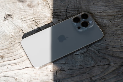 The iPhone 15 Pro can get pretty warm - even without being in the sun like here.