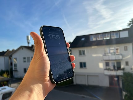 Selbst bei hoher Sonneneinstrahlung kannst du den Display-Inhalt noch erkennen.
