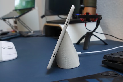 Gut zu erkennen: Die zwei Lautsprecher an der Seite des Pixel Tablet.