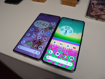 Der Screen des Pixel 8 Pro (rechts) ist deutlich heller als jener im Pixel 7 Pro.