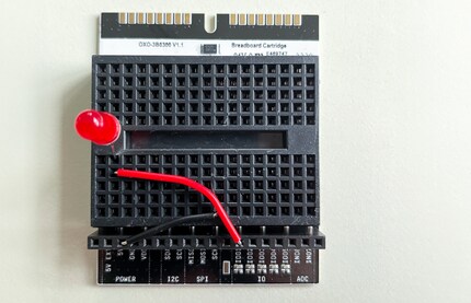 Das Hello World der Elektronik: Eine Diode zum Leuchten bringen.