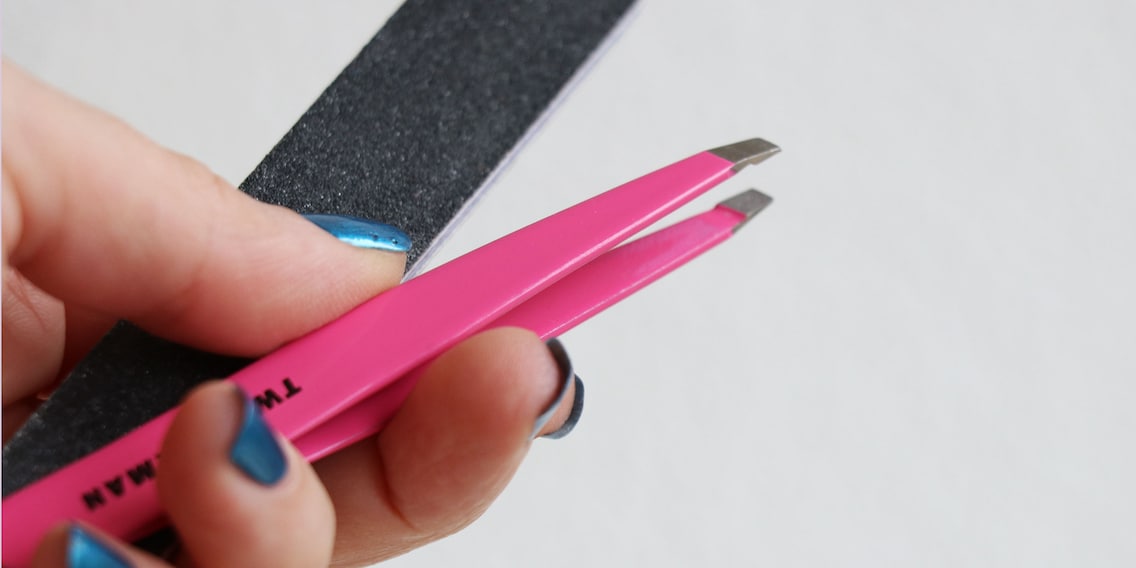 Blunt tweezers? With this simple trick, they’ll grip like new again