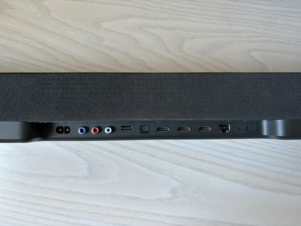 Die Ambeo bietet eine Vielzahl an Anschlüssen, allerdings nur ein 2.1-HMDI-Port