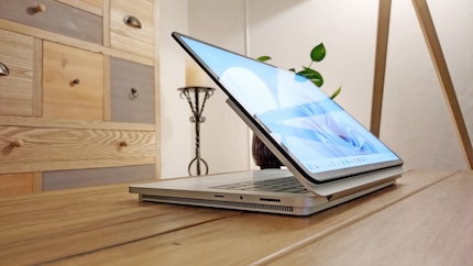 Neben den drei Modi Laptop, Stage und Tablet gibt’s noch diesen vierten, den ich gerne zum Filme schauen nutze.