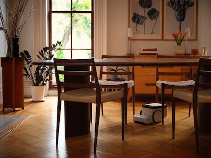 Thanks to the five cameras, the Matic should also be able to navigate between chairs without any problems.
