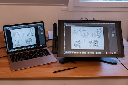 Das Setting mit dem 17-Zoll-Tablet, Standfuss und meinem Macbook ist ganz schön wuchtig.