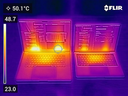 Im Doppel-Stresstest von CPU und GPU misst das Wärmebild beim 16-Zöller mit M3 Max stellenweise über 50 Grad Celsius am Gehäuse. Der M3 Pro wird selbst im kleinen Laptop mit schlechterer Kühlung weniger heiss.