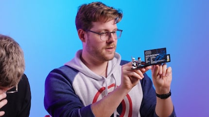 Neben den zwei exklusiven Minifiguren ist im Set noch eine Plakette mit Specs und ein Jubiläumsstein von Clone Wars enthalten.
