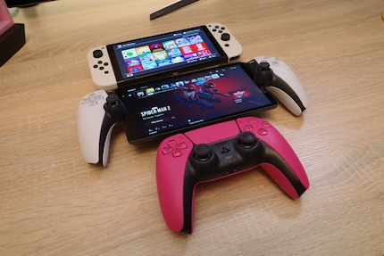 The PlayStation Portal compared with a Dualsense controller and the Switch.