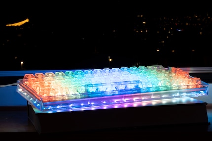 Yup, the DK460 from Deltaco sure lights up.