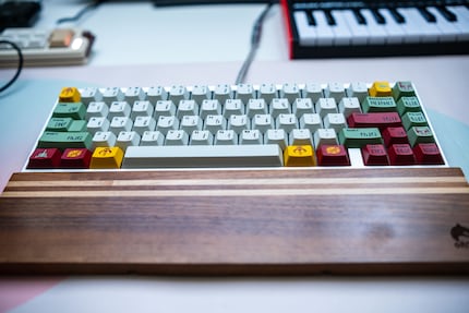 Here is the front of the keyboard. In keeping with Boba Fett's style, I installed Boba U4T switches.