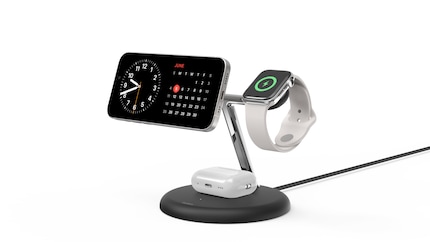 An der Ladestation von Belkin halten nur Smartphones mit Magneten.